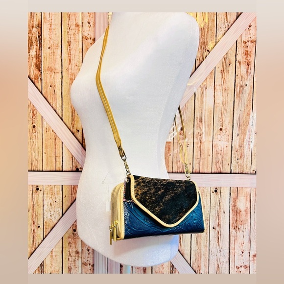 Cowhide Crossbody Wallet- hand-Tooled Mexican Hand Bag- Cowhide - Leather (B) - Picture 3 of 11